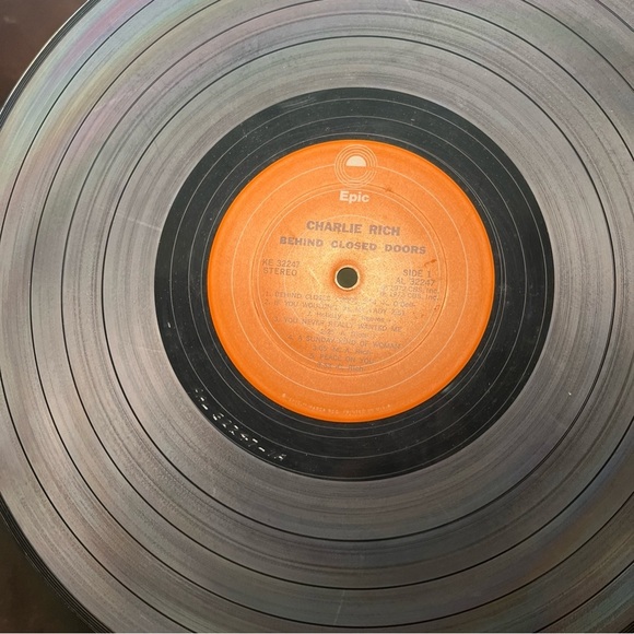 Charlie Rich 'Behind Closed Doors' Vinyl Record 1973 - Picture 7 of 9
